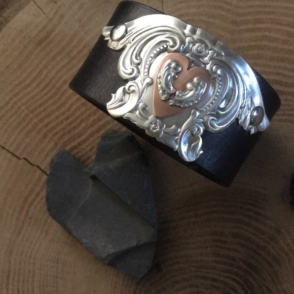 Leather heart  cuff, 7” wrist - Picture 6 of 6